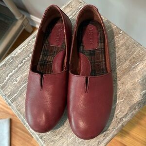 Ladies BORN Leather Flats Size 8 M